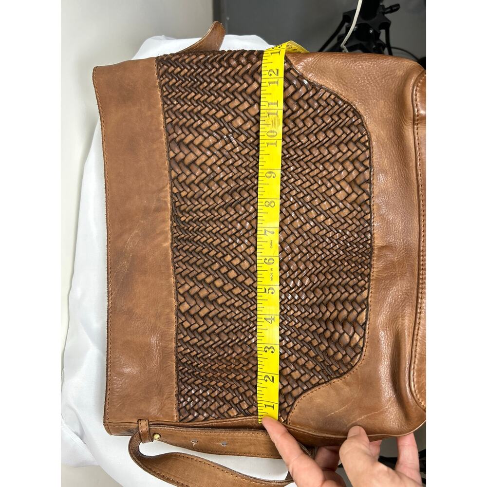 Marta Ponti Brown Woven genuine Leather
Shoulder Bag 13“ x 13“ happy minimalist - Picture 6 of 13